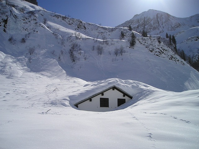 雪 山 小屋 - 上的免费照片