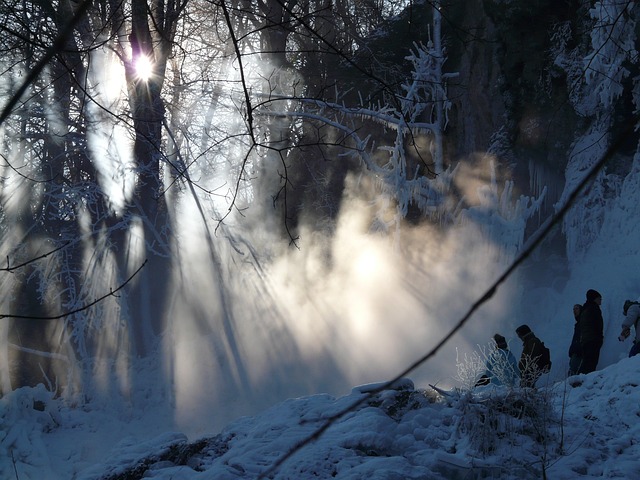 乌拉赫瀑布 逆光 多雾路段 - 上的免费照片