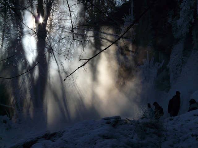 乌拉赫瀑布 逆光 多雾路段 - 上的免费照片