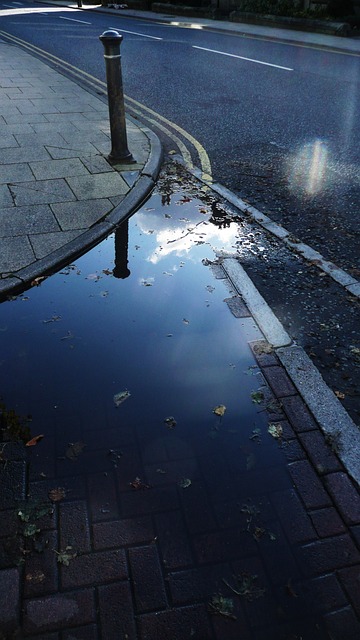 水坑 路 雨 - 上的免费照片