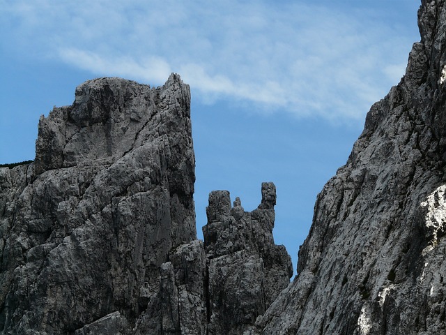 岩石形成 锯齿状 尖 - 上的免费照片