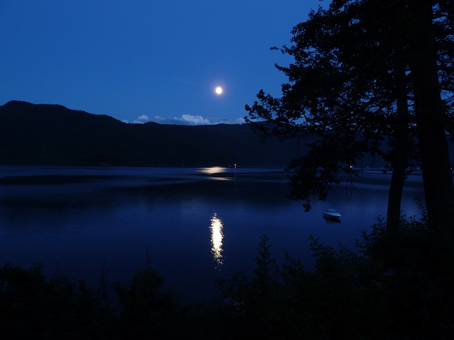 月亮 月亮照耀 卡尼姆湖 - 上的免费照片