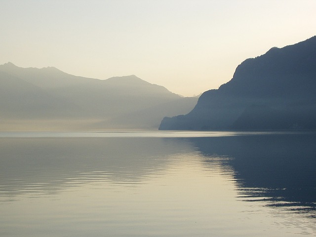 湖的 Brienz 阴霾 瑞士 - 上的免费照片
