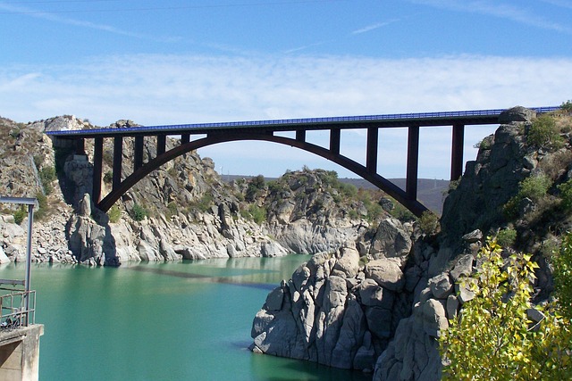 弧 Ricobayo 桥 - 上的免费照片