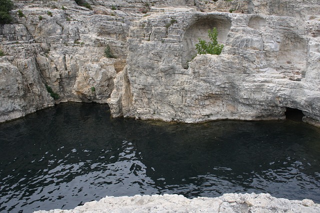 叶栅 这里的瀑布的 Saudatet - 上的免费照片