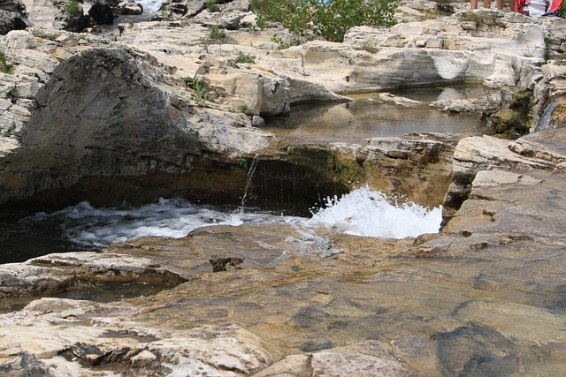 叶栅 这里的瀑布的 Saudatet - 上的免费照片