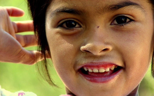 小姑娘 微笑女孩 欢乐 - 上的免费照片
