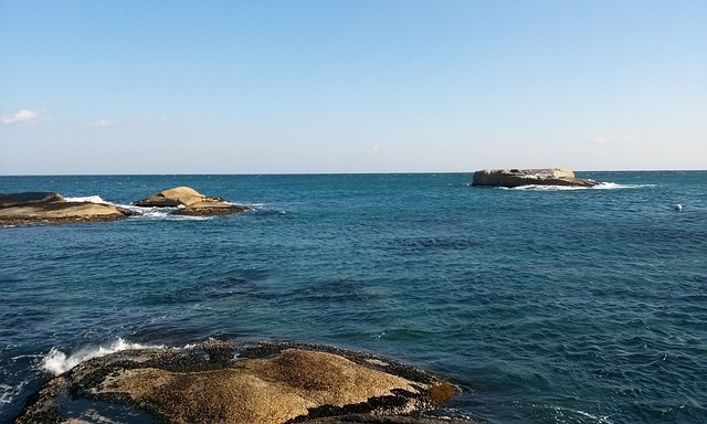 海洋 岩 天空 - 上的免费照片