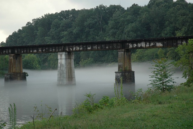 桥 铁路栈桥 河 - 上的免费照片