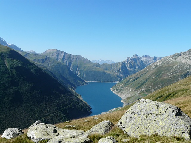 山 湖 景观 - 上的免费照片