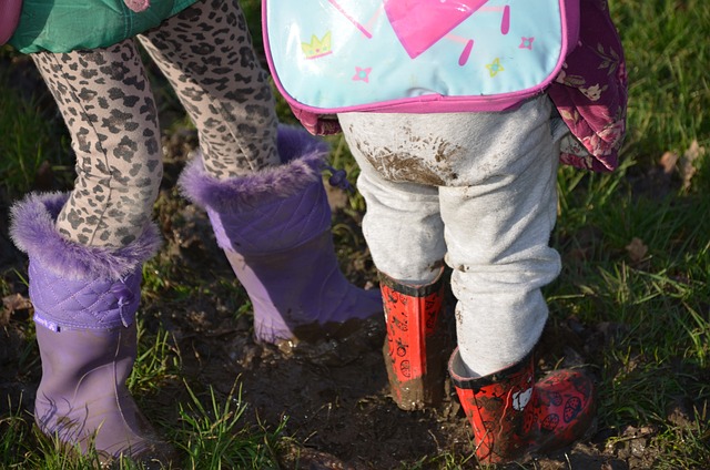 泥 孩子们 雨靴 - 上的免费照片