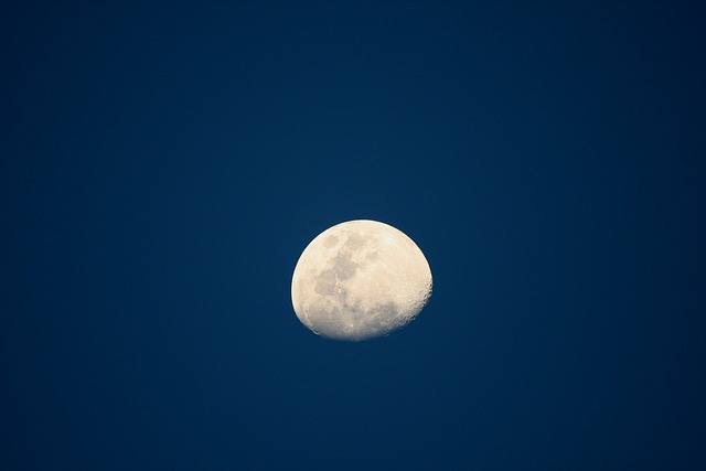 月亮 一半 成长打蜡 - 上的免费照片