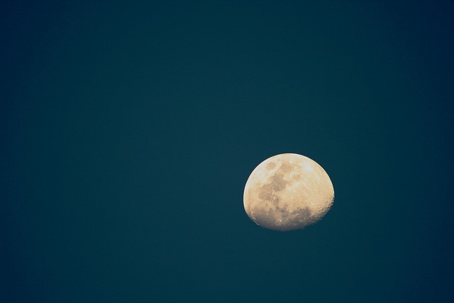 月亮 一半 打蜡 - 上的免费照片