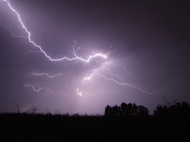 闪电 风暴 晚上 - 上的免费照片