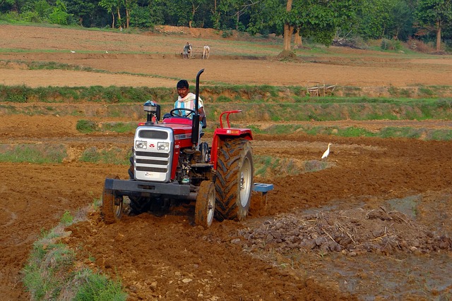 拖拉机 分蘖 耕种 - 上的免费照片