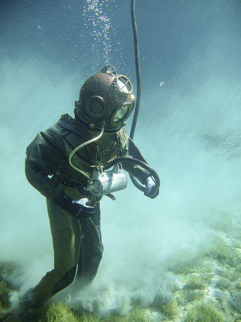 水下 潜水员 头盔潜水员 - 上的免费照片
