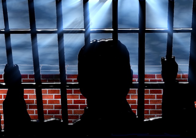 监狱 囚犯 坐 - 上的免费图片