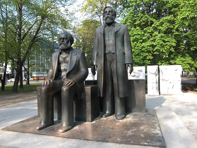 卡尔·马克思 弗里德里希·恩格斯 纪念碑 - 上的免费照片