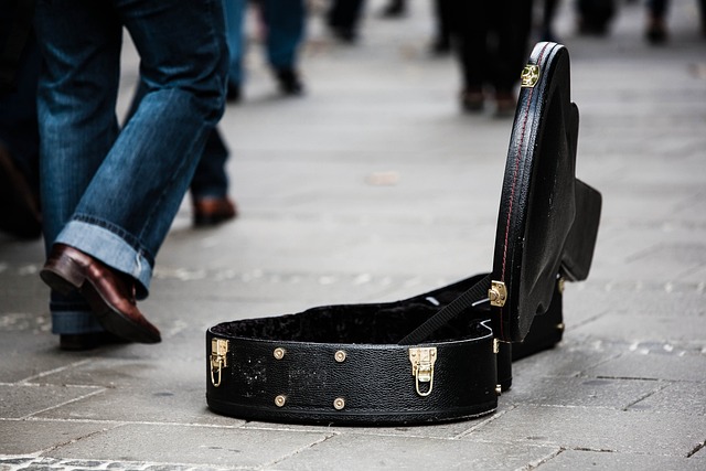 吉他盒 街头音乐家 捐 - 上的免费照片