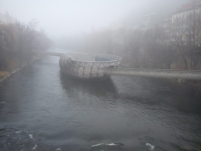格拉茨 Murinsel 多雾路段 - 上的免费照片
