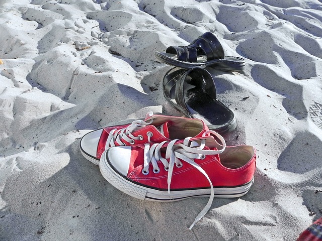 鞋 海滩 沙 - 上的免费照片