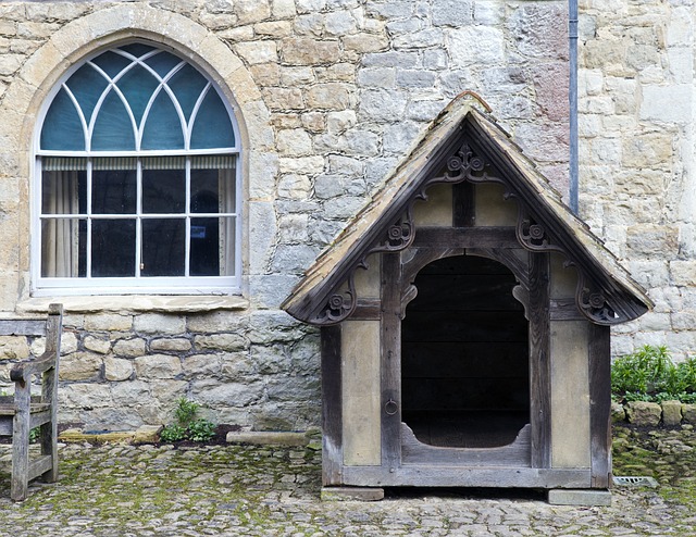 精心制作的狗窝 中世纪的庭院 晚格鲁吉亚窗口 - 上的免费照片