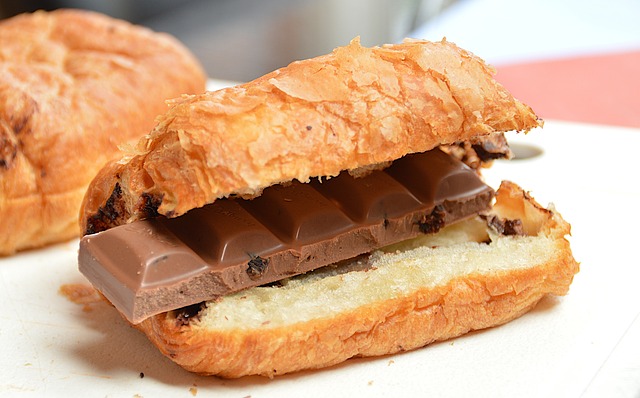 羊角面包 巧克力 早餐 - 上的免费照片