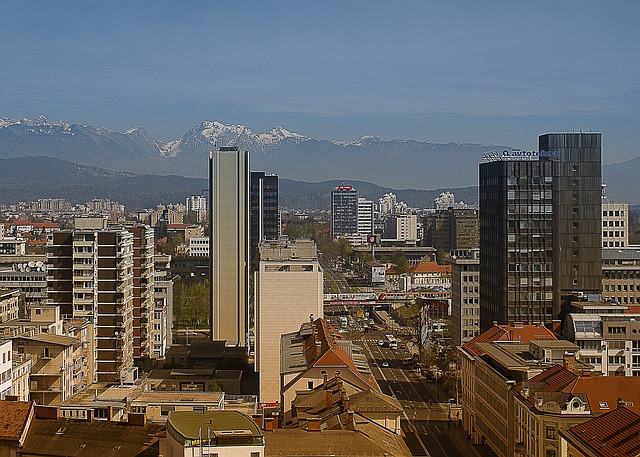 城市的全景图 皮兰市 摩天大楼 - 上的免费照片