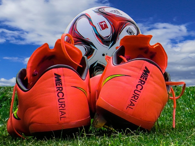 运动的 足球 足球鞋 - 上的免费照片