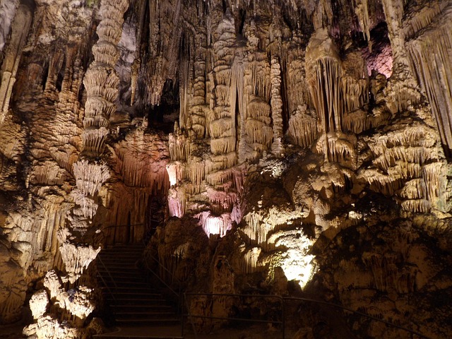 洞穴 钟乳石 石笋 - 上的免费照片
