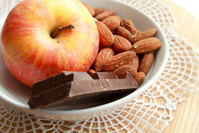 苹果 杏仁 巧克力 - 上的免费照片