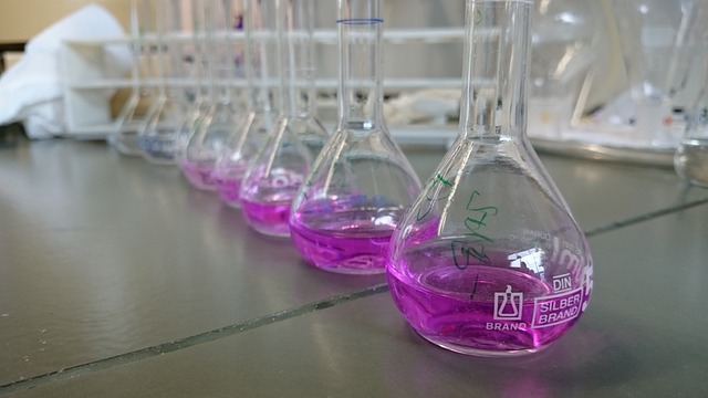 实验室 容量瓶 稀释系列 - 上的免费照片