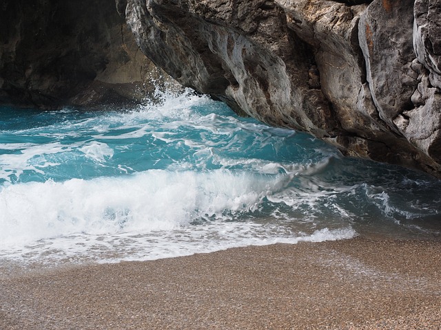 海 波浪 海滩 - 上的免费照片