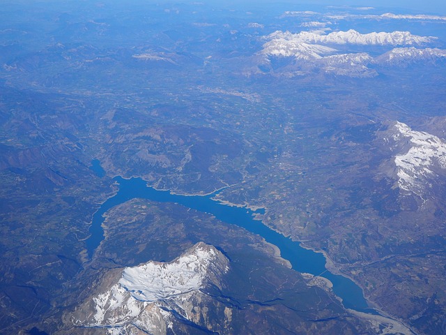 鸟瞰图 Lac De Serre-Pon?on 水库 - 上的免费照片