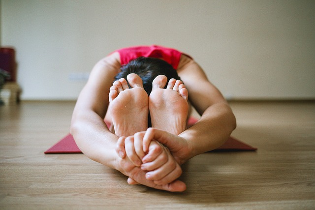 瑜伽 双腿 年轻女子 - 上的免费照片