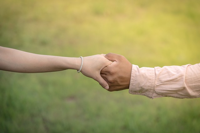 手 手牵手 婚礼 - 上的免费照片