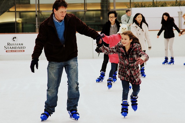 冰鞋 冰 父亲和女儿 - 上的免费照片
