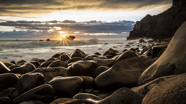 岩石 海滩 海 - 上的免费照片