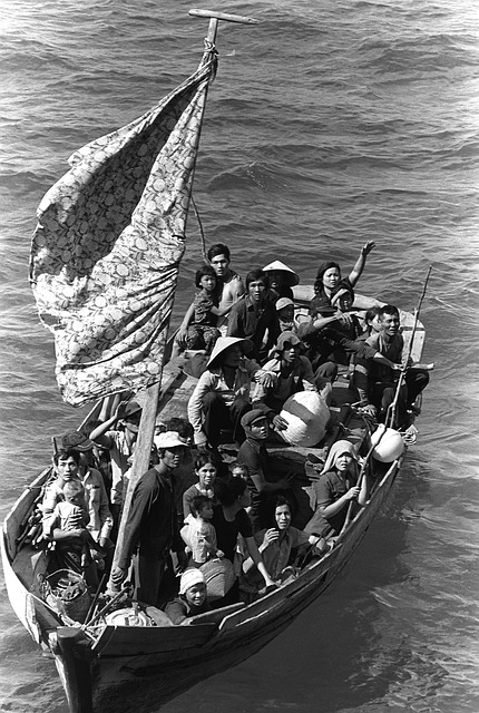 船民 35名越南难民 渔船 - 上的免费照片