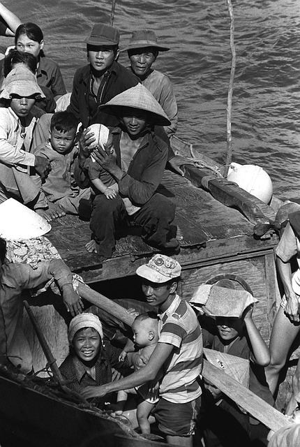 船民 35名越南难民 渔船 - 上的免费照片