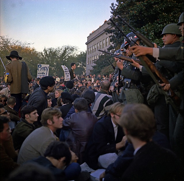 表达 反对越南战争 五角大楼入口 1967 年 10 - 上的免费照片