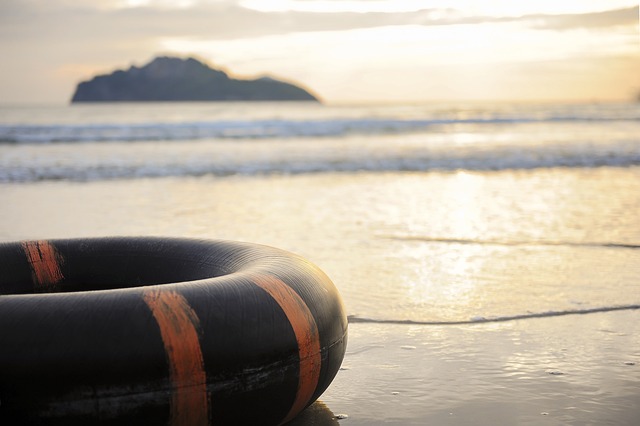 救生带 海滩 日落 - 上的免费照片