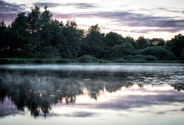 晚上 湖 阴霾 - 上的免费照片