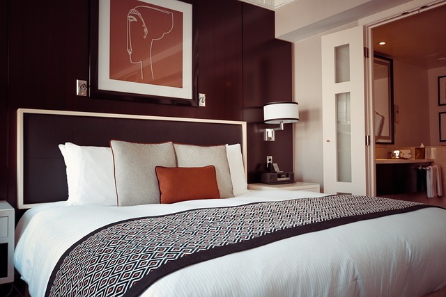 酒店的房间 床 枕头 - 上的免费照片