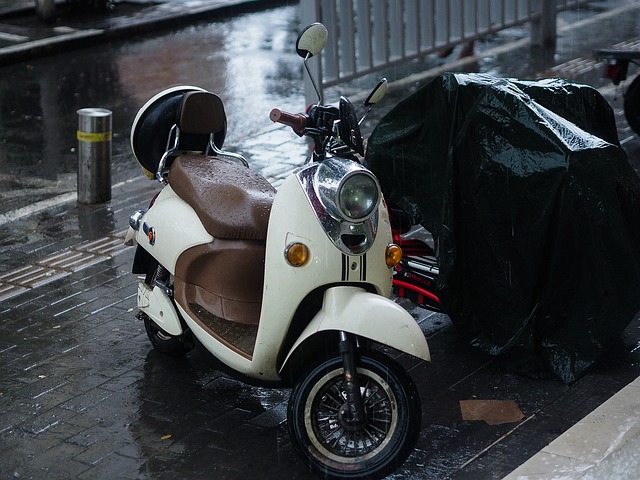 电动车 雨天 郑州 - 上的免费照片