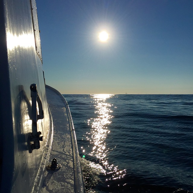 海洋 日出 船 - 上的免费照片