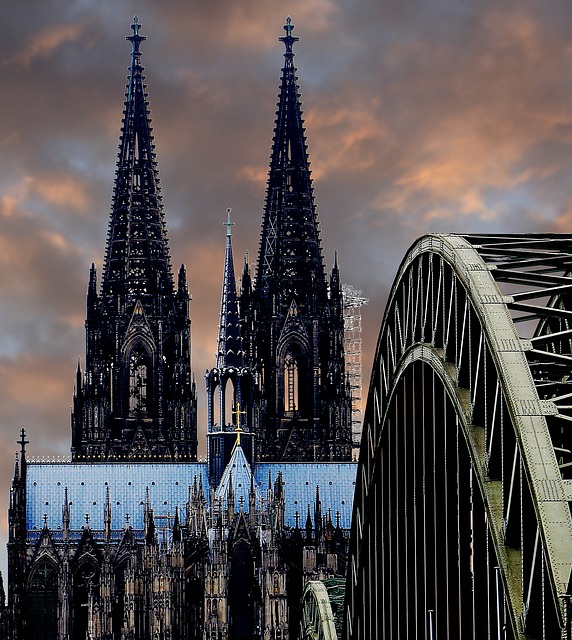 科隆大教堂 Hohenzollern 桥 床单 - 上的免费照片