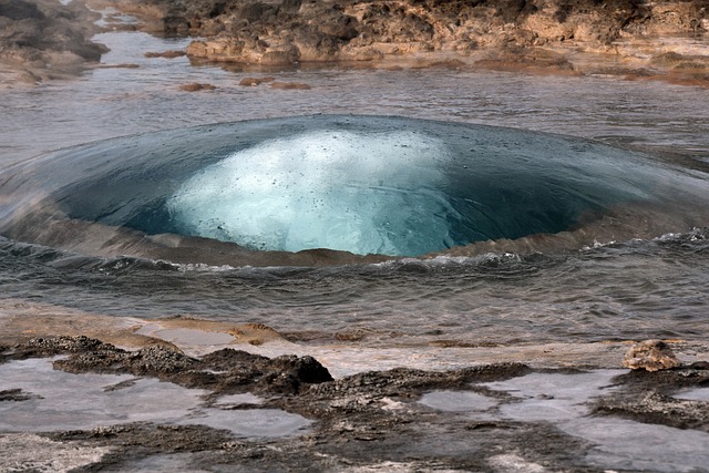 喷泉 Strokkur 冰岛 - 上的免费照片