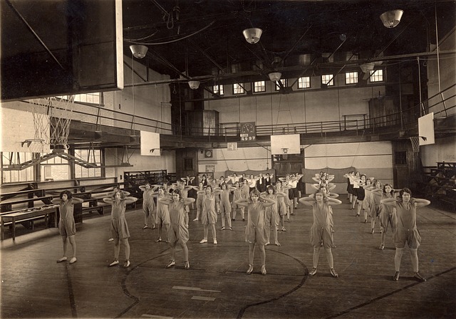 健身房 体育课 1940年代 - 上的免费照片