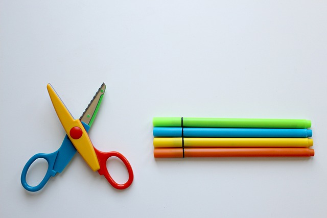 彩色铅笔 剪刀 蜡笔 - 上的免费照片